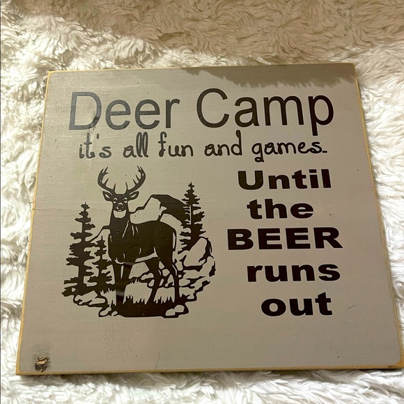🦌 Wooden ‘Deer Camp’ Sign - Picture 1 of 2